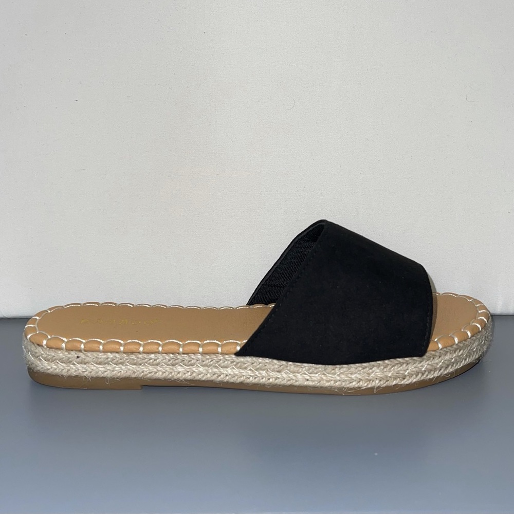 New black flat sandals